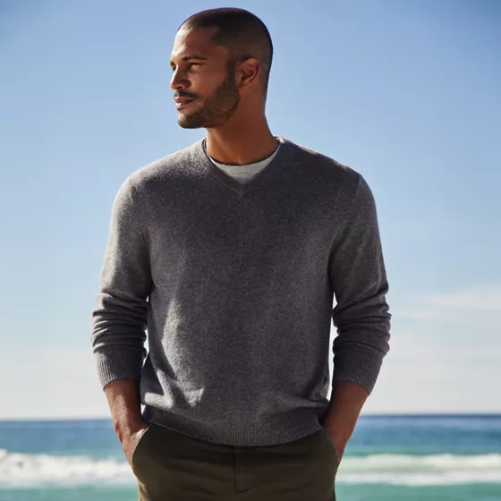 Men's Cashmere V-neck Sweater - primary