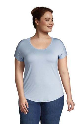 plus size t shirt and jeans