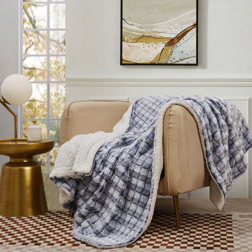bedding blankets & throws