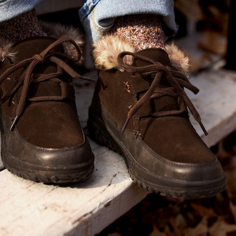 Moccasin boots outlet with fur