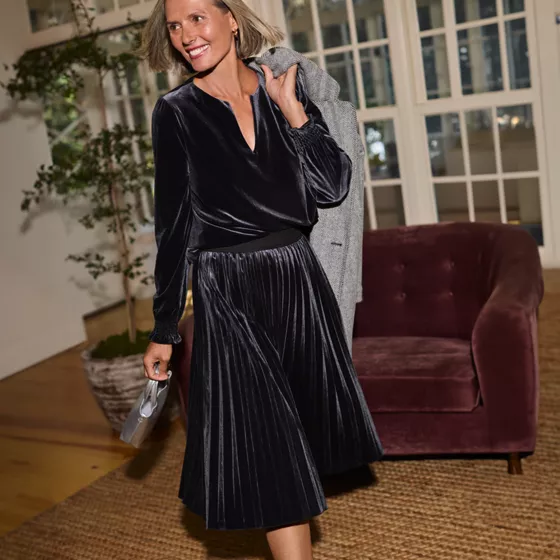 Women's Knit Velvet Pleated Midi Skirt - primary