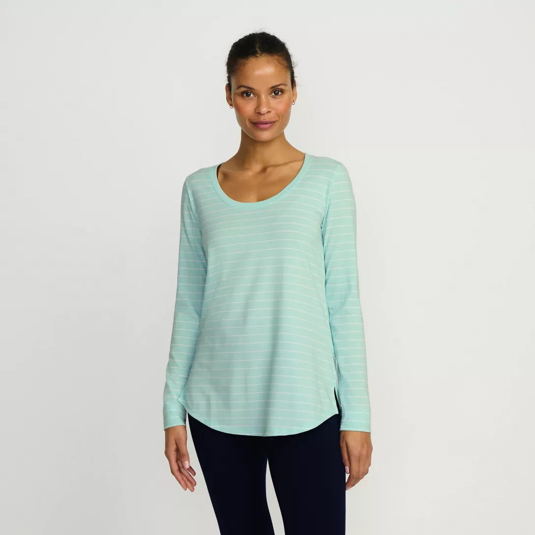 Women's Long Sleeve Power Performance Scoop Neck Curved Hem Tunic Tee