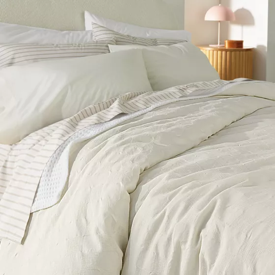 Textured Pattern Bedding - primary