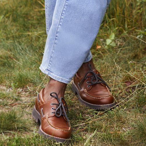 womens flats & slip ons